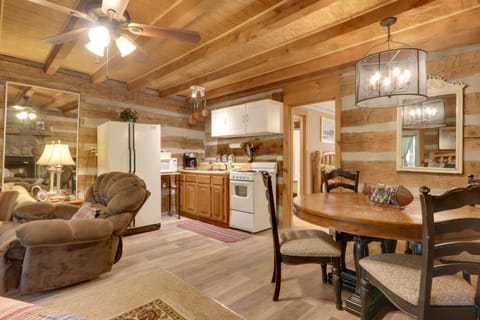 3 Mi to Nat’l Park: Townsend Apt on Little River! Apartment in Townsend