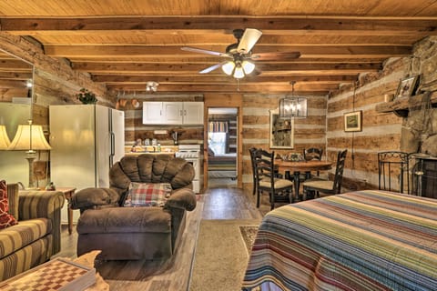 Townsend Apt on Little River - 3 Mi to Nat’l Park! Condo in Townsend