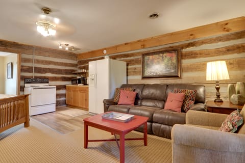 Cozy Smoky Mtn Retreat on River w/ Fire Pit & Deck Apartment in Townsend