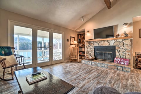 Townhome w/ Fire Pit & Lake View: Pets Welcome! Condo in Hiawassee