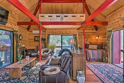 Strawberry/Pine Studio Cabin with Outdoor Oasis! Casa in Strawberry