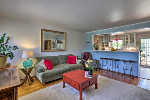 Dog-Friendly Wine Country Retreat < 2 Mi to Plaza! Maison in Boyes Hot Springs