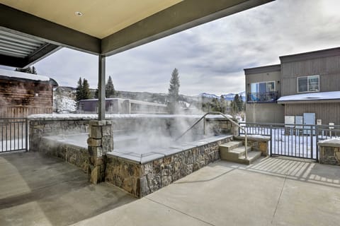 Winter Park Condo w/ Fireplace - 4 Mi to Slopes! Apartment in Fraser