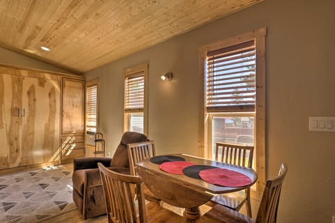 Mountain Cabin, Walk to Dining/Memorial Park! Apartment in Woodland Park