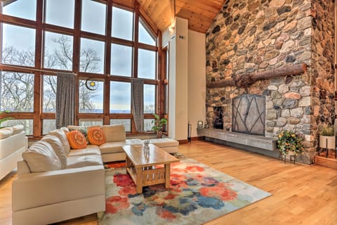Expansive Home < 4 Mi to Mountain Creek Ski Resort Haus in Vernon Township