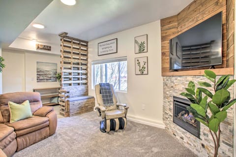 4 Mi to Long Lake Access: Spacious Vista Retreat Apartment in Washington