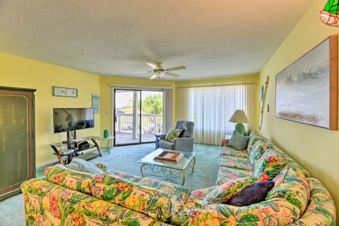 Point Emerald Resort Retreat: Walk to Beach! Condo in Emerald Isle