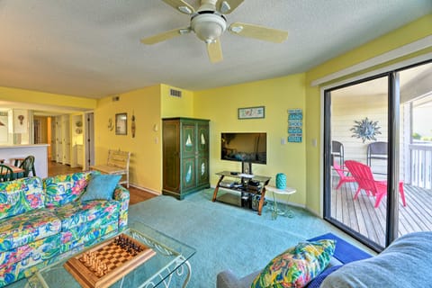 Point Emerald Resort Retreat: Walk to Beach! Condo in Emerald Isle