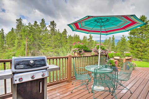 Blissful Breck Home w/ View + Hot Tub, 1 Mi to Ski House in Breckenridge