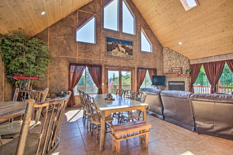 Spacious Fish Haven Cabin w/ Game Room + Deck! House in Idaho