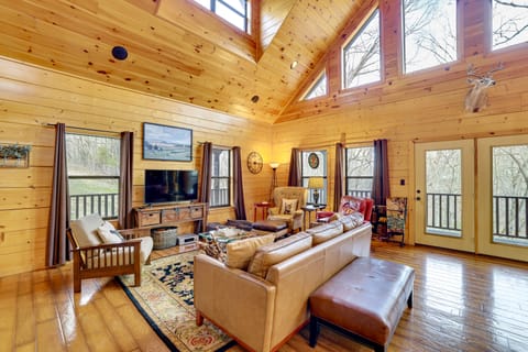 Spacious & Secluded Cabin: 25 Mi to Bentonville! House in Arkansas