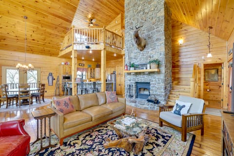 Spacious & Secluded Cabin: 25 Mi to Bentonville! House in Arkansas