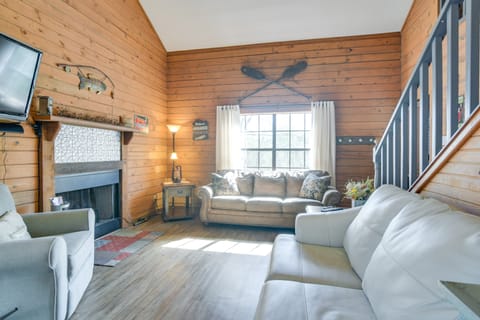 Relax Fireside! Home 8 Mi to Silver Dollar City Apartment in Branson