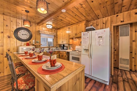 Pet-Friendly Big Bear Lake Cabin < 3 Mi to Lake! House in Big Bear