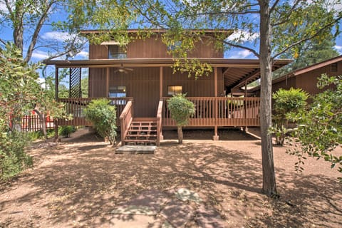 Cabin w/ Deck - 13 Miles to Tonto Natural Bridge! House in Payson