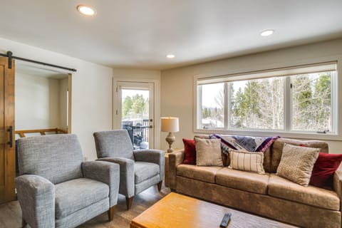 Bright Breck Condo - Walk to Shuttle & Main Street Apartment in Breckenridge