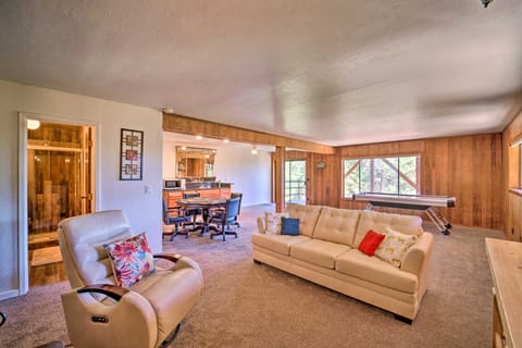 Stateline Escape - 6 Mi to Heavenly & Lake Tahoe! House in Round Hill Village