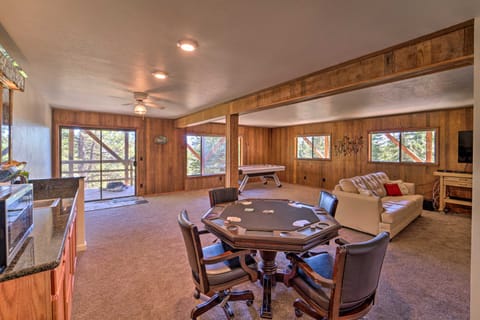 Stateline Escape - 6 Mi to Heavenly & Lake Tahoe! House in Round Hill Village
