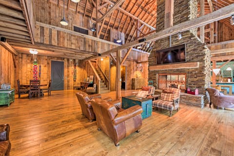 Luxe Barndominium w/ Home Gym, Theater, & More! House in Wisconsin