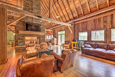 Luxe Barndominium w/ Home Gym, Theater, & More! House in Wisconsin