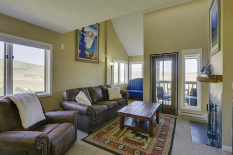 Walk to Ski Lifts: Mtn-View Granby Retreat! Apartment in Granby