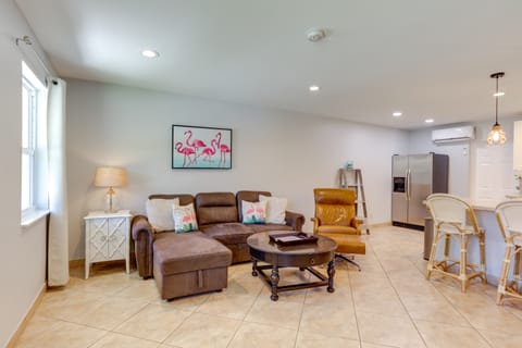 Stylish Updated Getaway: 2 Mi to Swim & Shop! Apartment in Palm Beach Gardens