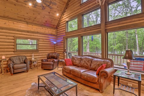 Luxury Greers Ferry Cabin w/ Large Deck & Fire Pit House in Greers Ferry Lake