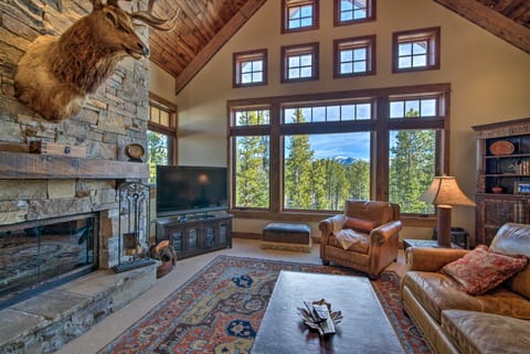 Stunning Ski-In/Ski-Out Penthouse Condo w/ Hot Tub Apartment in Big Sky
