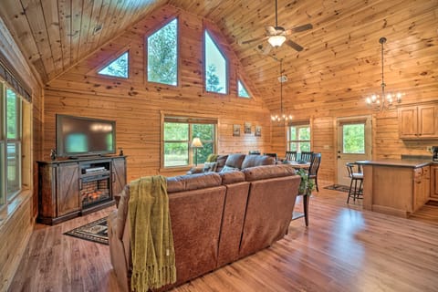 Cozy Cabin Living by Lake Chatuge w/ Covered Patio House in Chatuge Lake