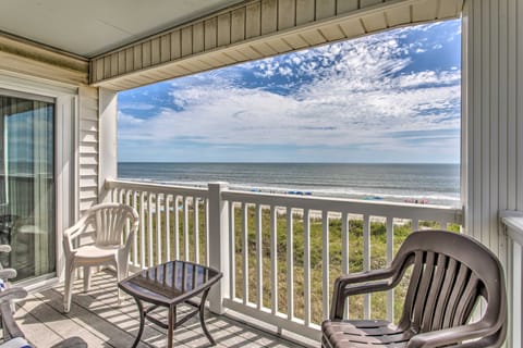 Bright Beachy Condo w/ Boardwalk Access & Patio! Apartment in North Myrtle Beach