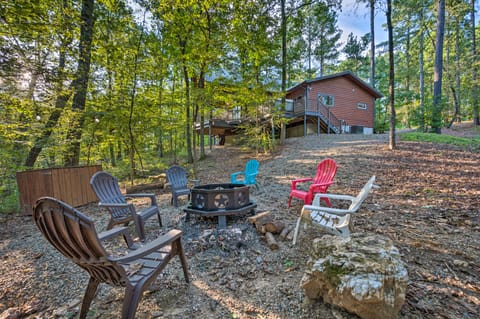 Creekside Broken Bow Cabin w/ Hot Tub & Fire Pit! House in Oklahoma