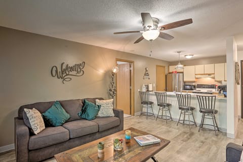 Stylish, Updated Black Hills Condo w/ Shared Patio Copropriété in Lead
