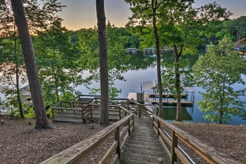 Luxe Lakehouse: Boat Dock, Hot Tub & Kayaks! House in Rockwell
