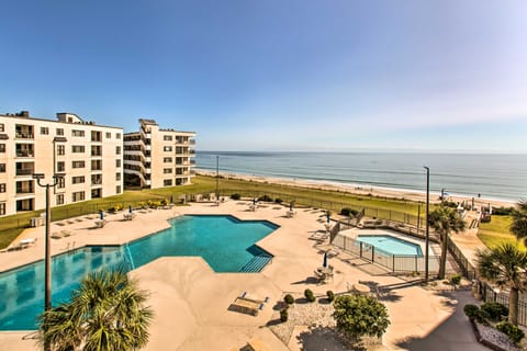 Indian Beach Resort Condo w/ Atlantic Ocean Views! Appartamento in Indian Beach