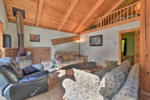 Remote Cabin w/ Fire Pit: 3 Miles to Stowe Mtn! House in Morristown