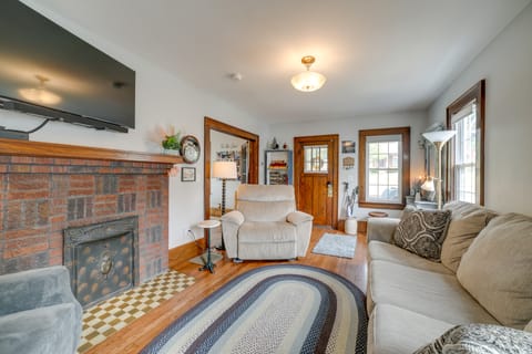 Pet-Friendly ‘Murph Landing’ - 1 Mile to WVU! House in Morgantown