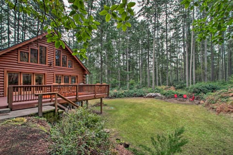 Anderson Island Cabin on Half Acre with Fire Pit! House in Anderson Island