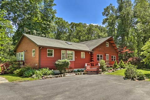 Hike + Ski: Log Cabin in East Stroudsburg! House in Middle Smithfield