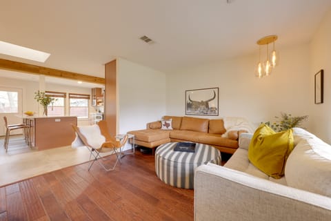 6 Mi to Dtwn Austin: Home w/ Screened Porch & Yard House in South Congress