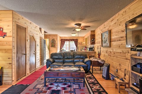 Downtown Red River Retreat w/ Mtn Views + Yard Condominio in Red River