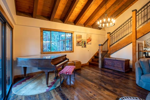 Expansive Tahoe Escape w/ Hot Tub: Ski + Hike Haus in Incline Village