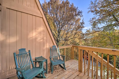 White Tail Retreat w/ Shared Hot Tub & Pool Access Apartment in Beech Mountain