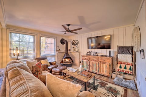 White Tail Retreat w/ Shared Hot Tub & Pool Access Apartment in Beech Mountain