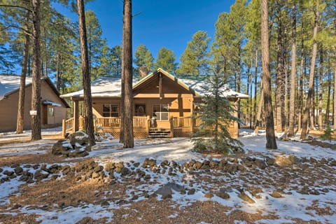 Spacious Pinetop Country Club Cabin w/ Deck! House in Pinetop-Lakeside