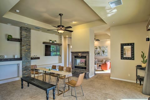 Elegant Desert Oasis w/ Fire Pit + Mtn View! Haus in Fountain Hills
