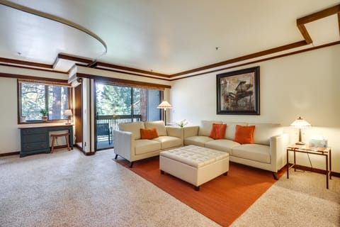 WFH Friendly: Incline Village Condo, 1 Mi to Trail Apartment in Incline Village