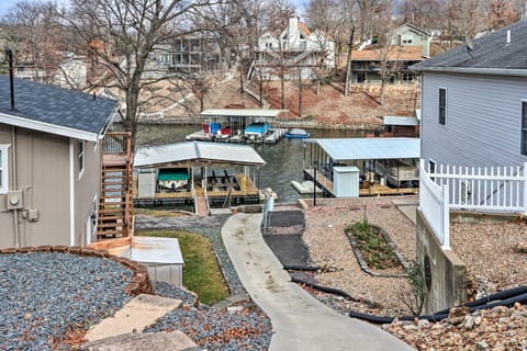 Hilltop Osage Beach Home w/ Deck & Fire Pit! Haus in Osage Beach