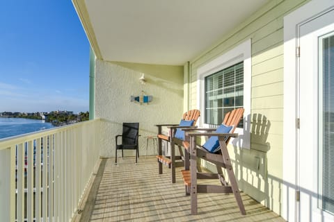 Waterfront Condo w/ Water Park, Walk to the Beach! Apartment in Indian Rocks Beach