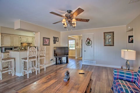 Family-Friendly Home in Historic Waxahachie! House in Waxahachie