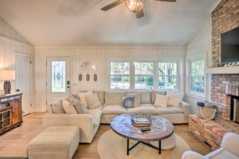 Charming Simons Cottage w/ Porch: Half Mi to Beach House in Demere Park